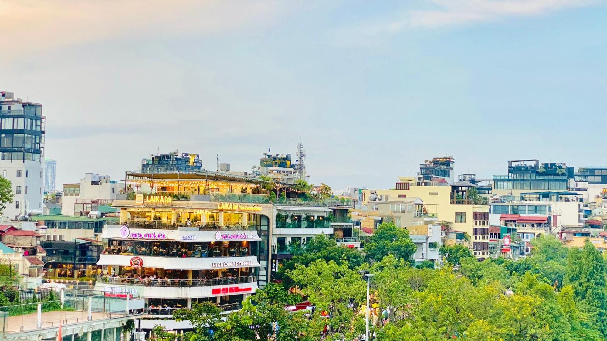 Lamandarina, Hanoi